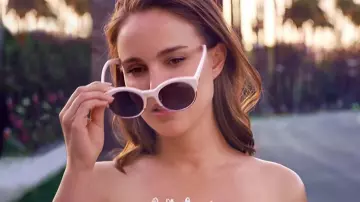 Les lunettes de soleil portées par Natalie Portman dans la Publicité Miss Dior New Eau de Parfum