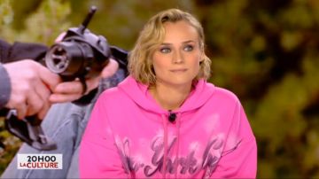 La sudadera rosa oversize New York City de Diane Kruger en L'info du vrai del 17/01/2018