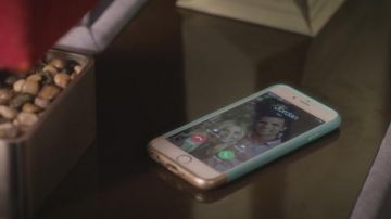 The iPhone 6s Hanna Marin (Ashley Benson) on Pretty Little Liars S06E15