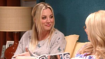 The sweat patterned butterflies of Penny (Kaley Cuoco) in The Big Bang Theory S11E15