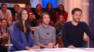 Le Top décolleté dentelle de Lilia Hassaine dans Quotidien du 13/01/2018