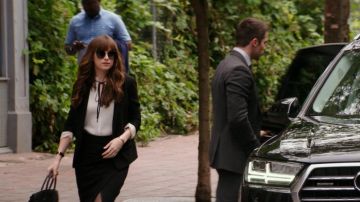 Dolce & Gab­bana Sunglasses worn by Anastasia Steele (Dakota Johnson) as seen in Fifty Shades Freed