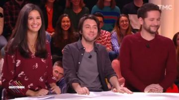 La camisa floral burdeos de Lilia Hassaine en Quotidien del 15/02/2018