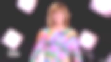 Sequined dress multicolor Daphne Burki in the victories of the music 2018