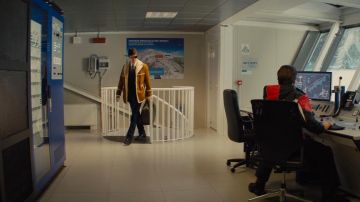 Abrigo de gamuza marrón de piel usado por Harry Hart (Colin Firth) como se ve en Kingsman: The Golden Circle