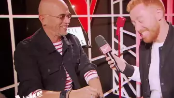 The marinara red and white of Pascal Obispo in The Voice following the 17.02.18