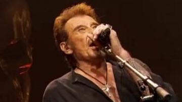 La croix en argent de Johnny Hallyday