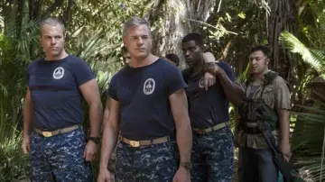 The t-shirt of the UUS Nathan James Tom Chandler (Eric Dane) in The last ship S01E05