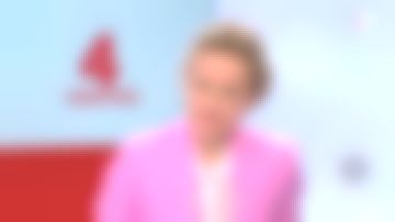 La chaqueta de traje rosa estampada de Caroline Roux en Télématin del 20/02/2018