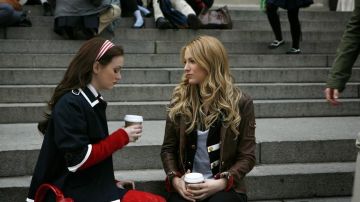 Le blouson en cuir Tory Burch de Serena Van Der Woodsen (Blake Lively) dans Gossip Girl S01E16