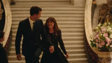 The black dress worn by Anastasia Grey (Dakota Johnson) during his honeymoon in Paris in Fifty shades lighter