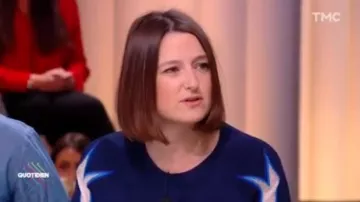 Patrón de relámpago de suéter azul de Valentine Oberti en #Quotidien del 21/02/2018