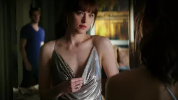 The dress pink gold Anastasia Steele (Dakota Johnson) in Fifty shades lighter