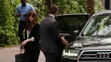 Sunglasses worn by Anastasia Steele (Dakota Johnson) as seen in Fifty Shades Freed