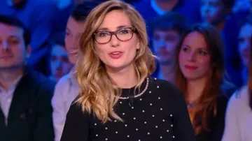 Vestido de malla adornado con perlas de Marie Portolano en Canal Football Club