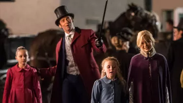 Abrigo rojo usado por P. T. Barnum (Hugh Jackman) como se ve en The Greatest Showman