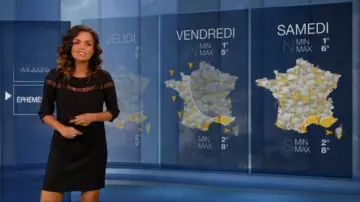 El vestido negro adornado con una raya bordada calada por Laurence Roustandjee en La météo de M6 del 25/11/2017