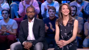 La Robe noire imprimée fleuri de Marina Lorenzo dans J + 1 du 11/02/2018