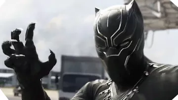 Black Panther / T'­Challa (Chad­wick Bo­se­man) helmet in Black Pan­ther