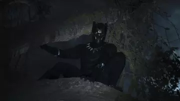 Black Panther / T'­Challa (Chad­wick Bo­se­man) cosplay mask in Black Pan­ther