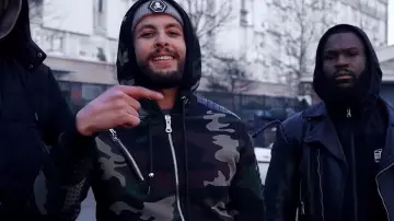 La veste camouflage de Hayce Lemsi dans son clip Havana