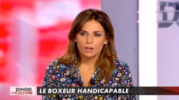 La camisa floral de Alice Darfeuille en L'info du vrai del 23/02/2018