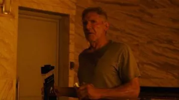 The bottle of whisky Black Label Johnnie Walker in Blade Runner 2049