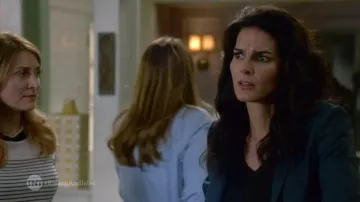 The striped sweater Rag & Bone Maura Isles (Sasha Alexander) in Rizzoli & Isles S07E03