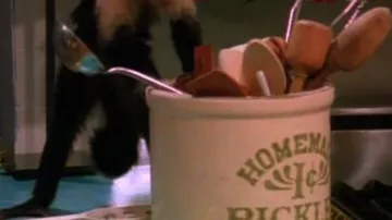 Cuisine Pot Ustensiles Titulaire de Monica Geller (Courtney Cox) comme on le voit dans les Amis S02E03