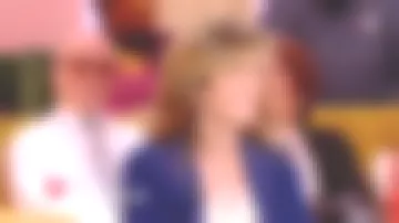 La chaqueta azul bordes blancos de Caroline Weill en I love you etc de 26/02/2018