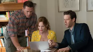 The yellow jacket J. Crew, printed by Lisa (Leslie Mann) in Parental Control