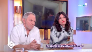 Le top marinière ancre brodée de Emilie Blachère dans C à vous du 21/02/2018