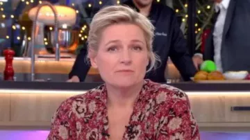 La chemise à fleurs de Anne-Elisabeth Lemoine dans C à Vous