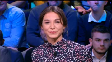 La robe à fleurs de Marina Lorenzo dans J+1 du 25/01/2018