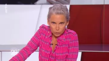 Pink shirt printed of Elisabeth Quin in 28 minutes of 20/06/2017