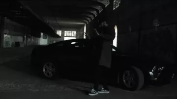 La pareja de Old Skool Vans negras de La Fouine en su videoclip Noyé