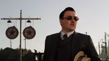 Les lunettes de soleil Giorgio Armani de Tom Buchanan (Joel Edgerton) dans Gatsby le magnifique