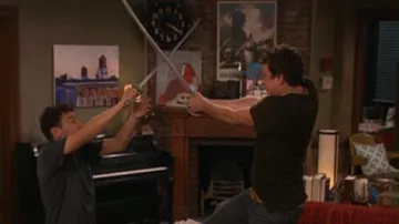Les épées utilisées par Marshall Eriksen et Ted Mosby dans How I met your mother S01E08