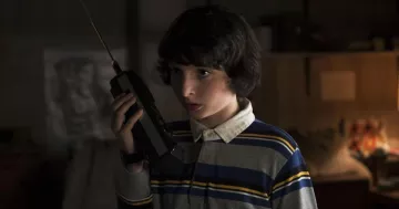 The walkie talkie Realistic Mike Wheeler (Finn Wolfhard) in Stranger Things S01E01