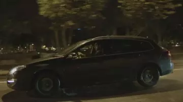 The car Renault Laguna 3 Estate of Philip Rickwaert (Kad Merad) in Baron Black S01E01