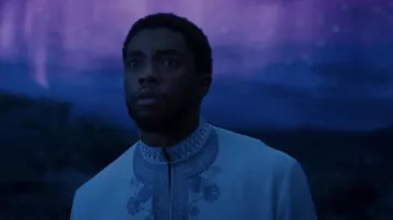 The white tunic of Thee Challa (Chadwick Boseman) in a Black Panther