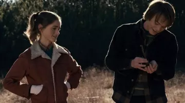 The red jacket of Nancy Wheeler (Natalia Dyer) in Stranger Things S01E05