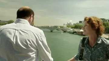 The plaid shirt of Philippe Rickwaert (Kad Merad) in Baron Black S01E04