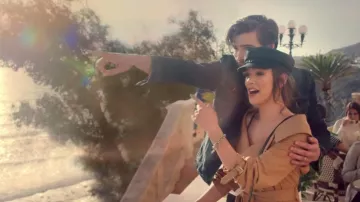 Hailee Steinfeld's Alice + Olivia off shoulder Trench Coat as seen in her  videoclip Capital Letters