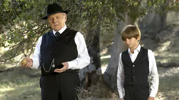 Veste portée par le Dr Robert Ford (Anthony Hopkins) comme on le voit dans Westworld S01E06