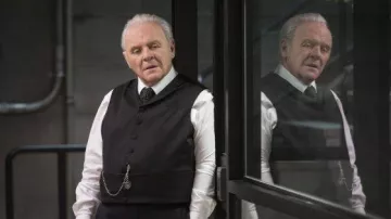 Veste portée par le Dr Robert Ford (Anthony Hopkins) comme on le voit dans Westworld S01E10
