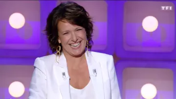 La Veste De Smoking Blanche de Carole Rousseau dans Le grand concours des animateurs du 02/03/2018
