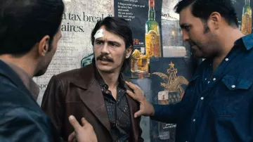 La veste en cuir vintage de Vincent Martino (James Franco) dans The Deuce S01E01