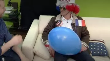 The wig blue white red seen in the show A dinner almost perfect