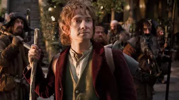 La veste en velours bordeaux de Bilbon Sacquet (Martin Freeman) dans Le Hobbit : Un voyage inattendu